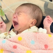 生まれたての赤ちゃんでしか見られない光景「人生1周目そのもの♡」