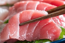 天然本マグロが【追加料金なしで食べ放題】中トロ・赤身・ネギトロが3,300円の140品プランに期間限定で登場！