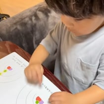 天才なんですか⁉ 2歳男児が量子力学をママに教える…"でちゅまちゅ口調"なのにカッコかわいすぎるでしょ