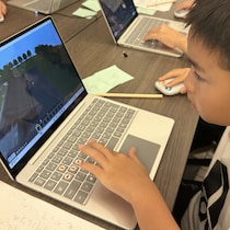 【遊びながら学べちゃう】小４息子が東大×マインクラフトの最強コラボイベントを安田講堂で体験！