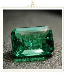 絶世の美女・クレオパトラが愛した宝石、エメラルドの魅力とは？｜小さな宝石の本#1