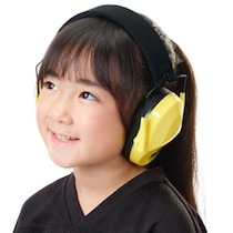 フェス・ライブ・スポーツ観戦での大きな音から子どもの耳を守る！ キッズ用聴覚保護イヤーマフが登場