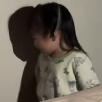 え、これ何…？“分身”の存在に気付いた女の子の反応が明らかに人生1週目だった！