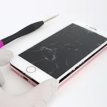 スマホが故障したら、2人に1人が「買い替える」と回答。修理するなら、いくらまで出せる？