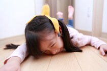 子どものイタズラのつもりが犯罪に…「バナナの皮を道に放り投げたら」どんな罪になる？