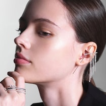 冬の街に映える、ゴージャスな輝きを手元に！ 多幸感に満ちた「VARIÉLLE」のリング3選 #お守りジュエリー