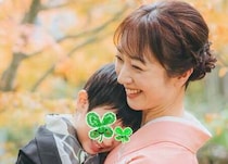 川田裕美アナ「プロの手にかかれば、素晴らしい写真に」5歳と3歳の兄妹が七五三、美しく色づいた紅葉バックに和装で記念撮影