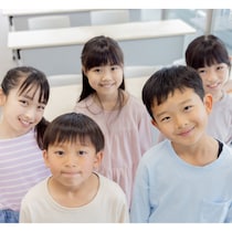 学校以外に友達がいる子どもは約6割！友達作りの場の3位は「塾」、2位「親のつながり」、1位は？