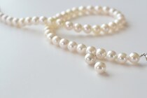 母が言った「直したら渡すね」祖母から受け継いだ金具の壊れたネックレスが、今では……