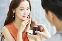 突然のプロポーズ!? 別れ際に“Give me a ling.”  実は……