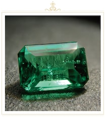 絶世の美女・クレオパトラが愛した宝石、エメラルドの魅力とは？｜小さな宝石の本#1