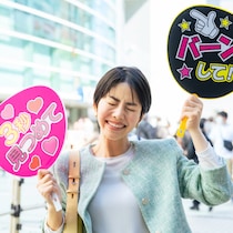 推し活の平均額は年12万円。1回で800万円の回答も…「公式グッズ」は後悔もしやすい？