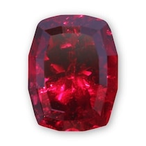 ある果物に色や形状が似ていることから名付けられた「ガーネット」の和名。いちごやりんごではなく何の果物？