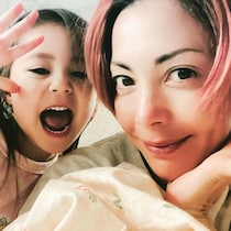 土屋アンナさん、次女の7歳七五三は日本髪と赤い着物で！ ベテラン髪結いさんの腕に感動