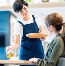 食事中に"Another helping?"→「手伝いましょうか？」は間違い！ 本当の意味は