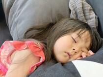 元気に帰宅したはずの娘「多量の血」で服が濡れていた…原因は身近なものだった【子どもの事故】