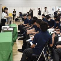 中学生約700名が19の企業・団体と出会う。マイナビが中学生対象の職業調べイベントを初開催
