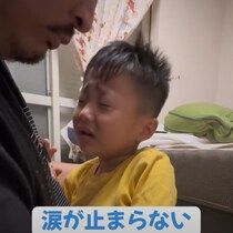 「赤ちゃんいらないって言ったじゃん」大泣きしたお兄ちゃんと向き合う両親が最高すぎる【号泣必至】