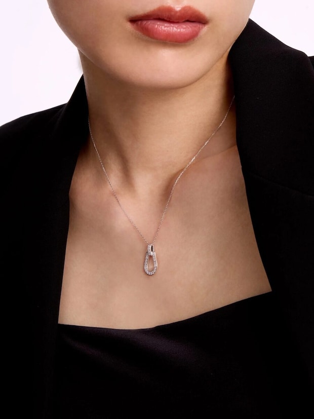 Imgi 13 va 2025 sv 2000x2667 cb202acd 1251 4e82 8345 151d2bd94404