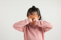 5歳娘が「美容院で感電」指は黒く変色、タグは焼き切れ…感電時、娘が手に持っていたのは【子どもの事故】