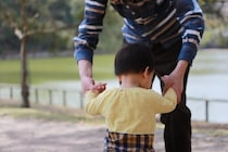 公園で子どもが2人同時に泣き出してしまった！ 困っていると、年配のご夫婦が…… #「ありがとう」を伝えたい