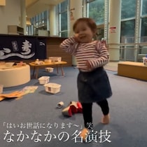 天才子役だし管理職。2歳児の名演技に唖然！ もはや社会人10年目の「お世話になります～」