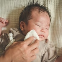 面会禁止の出産と入院。乳首は切れて痛いし授乳も「私だけできない……」追いつめられた産後、助産師さんの存在に救われた