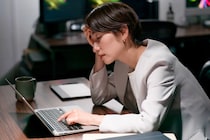 「好きなことやるには睡眠を削るしかない」は本当？ 知らないうちにハマる時間の思い込み