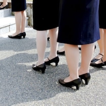 0歳の子どもを抱っこしたまま小銭をばら撒いてしまった！すると、若い女性3人が…… #「ありがとう」を伝えたい