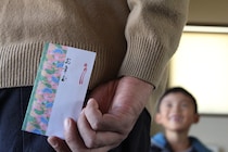 お年玉でポチ袋に「入れてはいけない金額」って知ってる？ お年玉の相場と避ける額