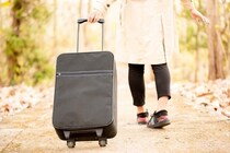 妊娠後期にキャリーケースを引いて電車で移動。想像以上にしんどくて困っていると、ある男性が……#「ありがとう」を伝えたい