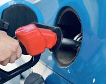 「ガソリンスタンド」って英語じゃないの？ なぜ「スタンド」なのか