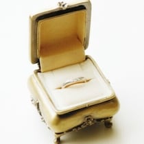 娘が1歳になる前に夫と離婚。あのとき作ったリングは娘の指には入らなかったけれど……