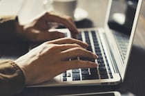 「ブラインドタッチ」は日本人しか使わない⁉　適切な言い方は別にあった