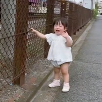 うまれてはじめて電車を見たときのお手本のように完璧なリアクション【可愛すぎて期待値突破してきた】