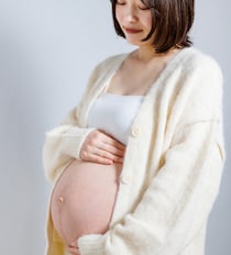 第一子妊娠のトリンドル玲奈さん「もうぽんぽこりん」大きくなったお腹のマタニティコーデが可愛い♡