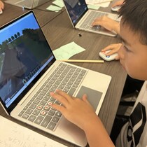 東大がマイクラの舞台に!? あの安田講堂で“クラフト魂”が目覚めた、小学生息子の特別すぎる1日（東京・文京区）