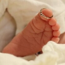 出産直前まで続いたつわり、やっと解放された安堵感と分娩の衝撃で疲れ果てた妻に、夫からのサプライズが待っていた