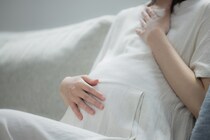 第一子妊娠の筧美和子さん「ぎっくり尻」は大きくなってきたお腹の影響？