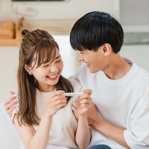 妊娠がわかった日、パートナーはどんな反応だった？ 先輩ママのリアルな声