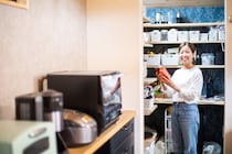 【実録】88商品検証で判明！「おいしくない」不満を救う非常食5選。狭い場所でも置きやすい“省スペースな備蓄”の選び方