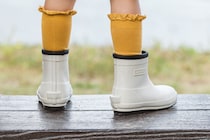 下駄箱に入れやすい「ショート丈」＆名前が隠せる安心設計！オシャレなママたちの物欲を刺激するムーンスターの新作