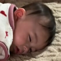 生後5ヶ月、寝起きで泣いた回数「まさかの0回」 お風呂直前に起こされた赤ちゃんの“神対応”が「想像の100万倍かわいい」