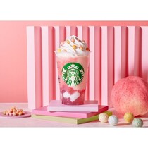 スタバ初「ひなまつり」フラペチーノが誕生！白桃×桜×ふわサクあられの華やかさ。家族で楽しむ“ショートサイズ限定”の優しさ