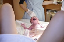 「陣痛から約4時間のスピード出産」も「弛緩出血による大量出血で容体が急変」 女優黒澤ゆりかさんが第一子を出産