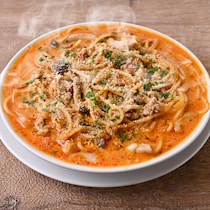 【食べ放題】シカゴピザ×濃厚スープスパ全8種が2,178円！“溺れる”ほどの中毒系パスタも、とろけるピザも好きなだけ。