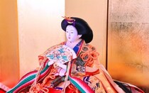ひな人形のお内裏様とおひな様、左に飾るのはどっち？ 大多数が勘違いしていそうな正解に驚き！