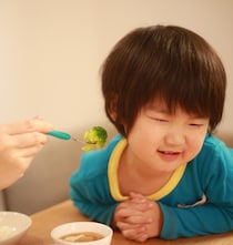 「においだけで無理」は甘えじゃない。単なる好き嫌いではない、味覚・嗅覚が敏感な子どもの“食べられない”理由