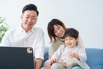 2〜3歳のおうち英語は「褒める」×「親も一緒に」がカギ！ おすすめの絵本や遊び『0〜8歳までの子ども英語』＃3