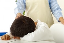 子どもを本好きにするなら小さい頃の働きかけが大事？ 読書習慣は家庭の蔵書量や幼少期の読み聞かせと関係する可能性